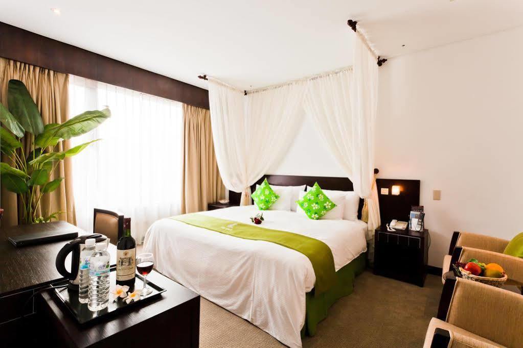 The Loft Seaside Suites Джиншан Екстериор снимка
