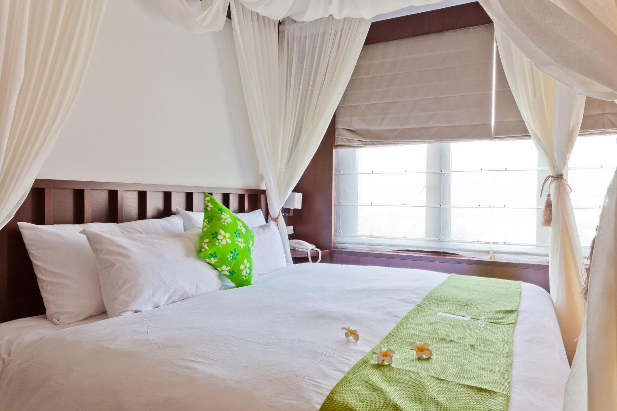 The Loft Seaside Suites Джиншан Екстериор снимка